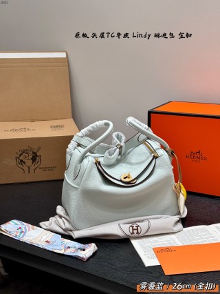 Hermès Lindy 26 Cream Leather Bag view 7