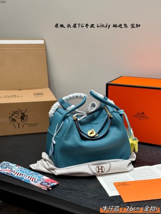Hermès Lindy 26 Cream Leather Bag view 8