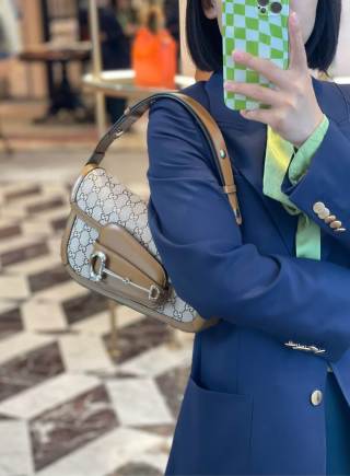 Gucci Horsebit 1955 Shoulder Bag Beige GG Canvas view 2