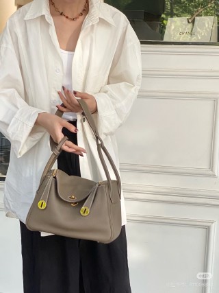 Hermès Lindy Grey Leather Shoulder Bag view 2