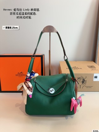 Hermès Lindy 25cm Shoulder Bag in Green Leather