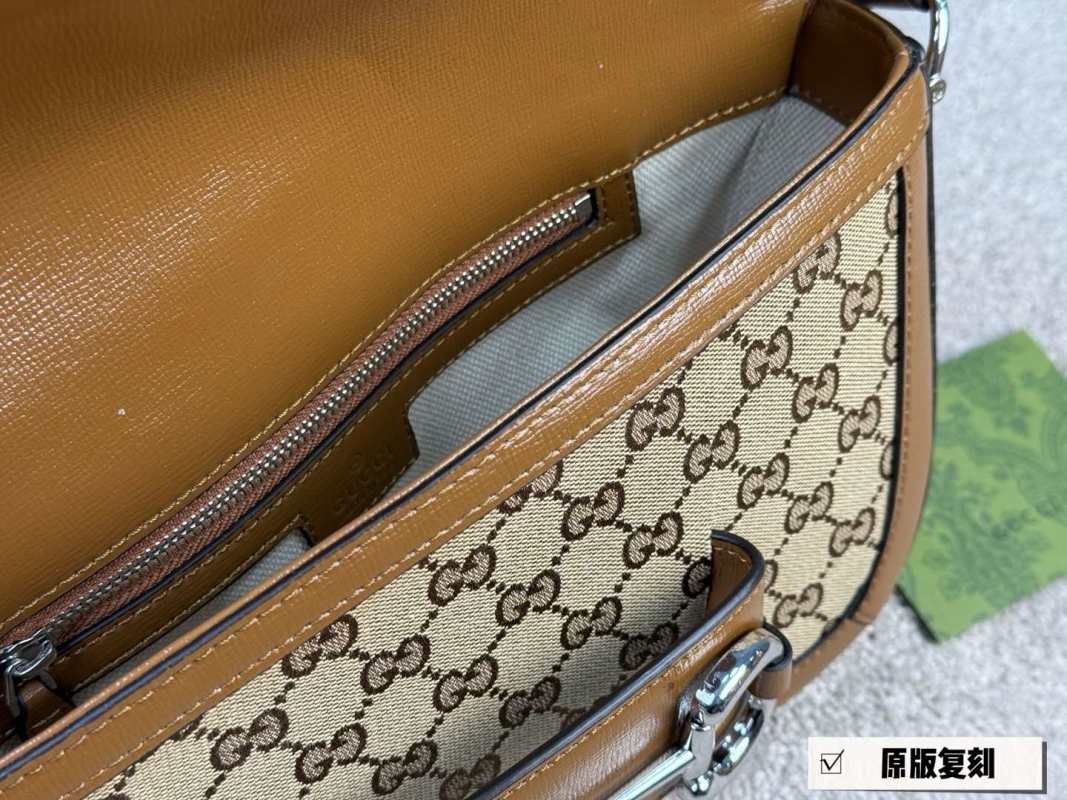 Gucci 1955 Horsebit Shoulder Bag Beige/Brown view