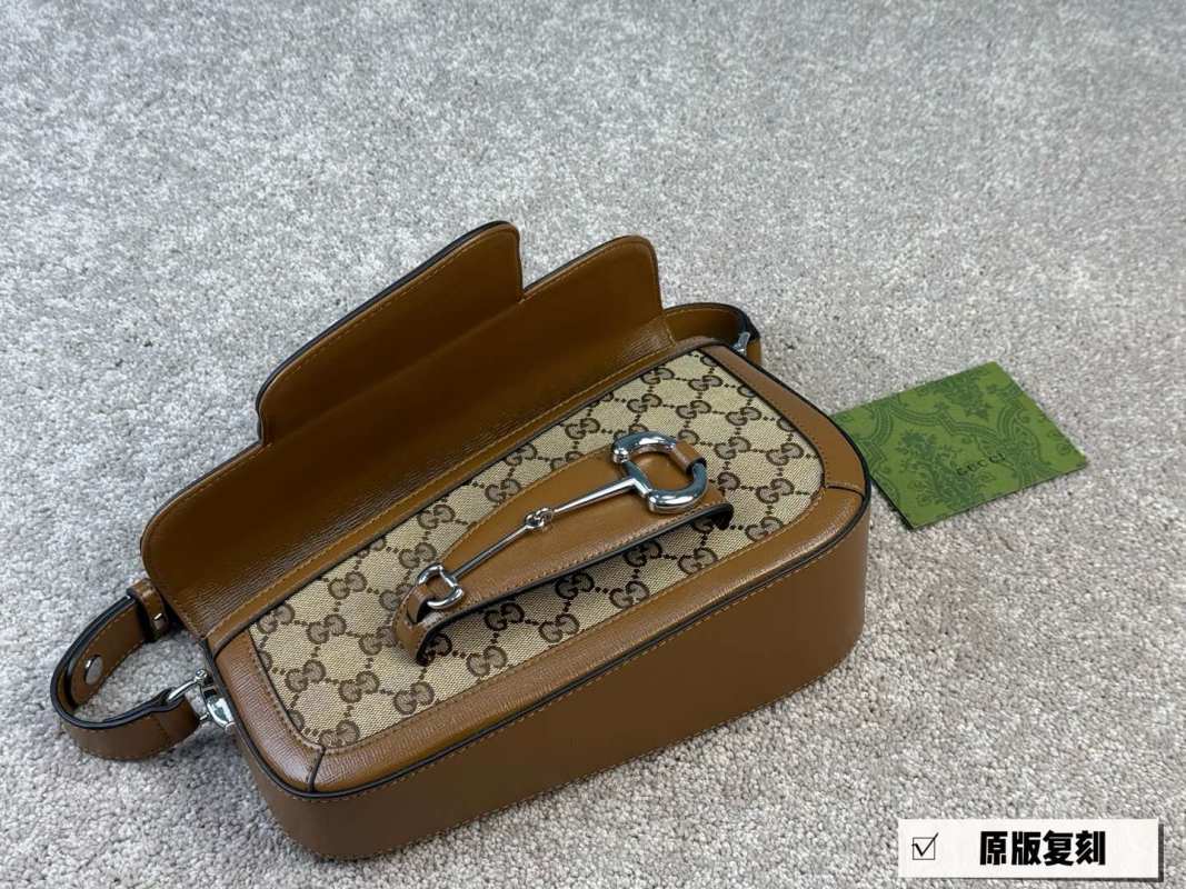 Gucci 1955 Horsebit Shoulder Bag Beige/Brown view