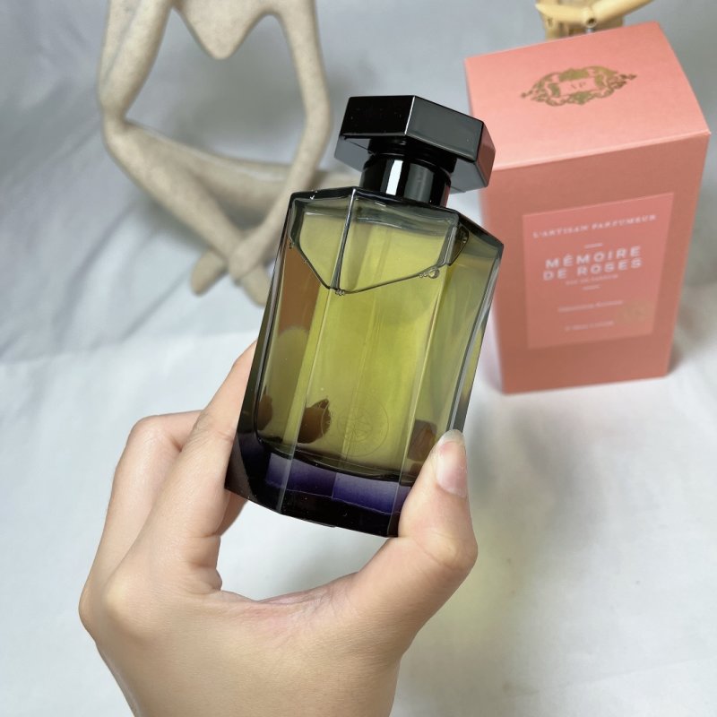 L'Artisan Parfumeur Mémoire de Roses Eau de Parfum 100ml view