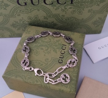 Gucci Interlocking G Link Silver-Tone Bracelet view 2