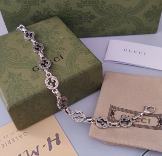 Gucci Interlocking G Link Silver-Tone Bracelet view 5