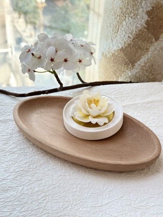 Ceramic Lotus Flower Essential Oil Diffuser - White view 2