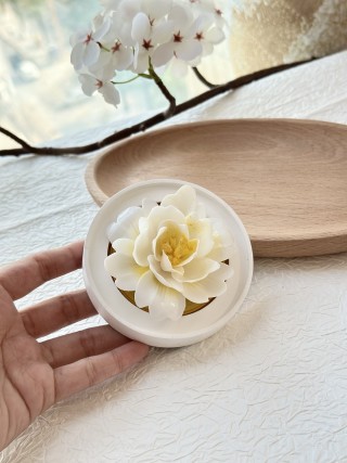Ceramic Lotus Flower Essential Oil Diffuser - White view 6