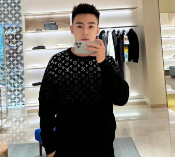 Louis Vuitton Monogram Crewneck Sweater Black view 3