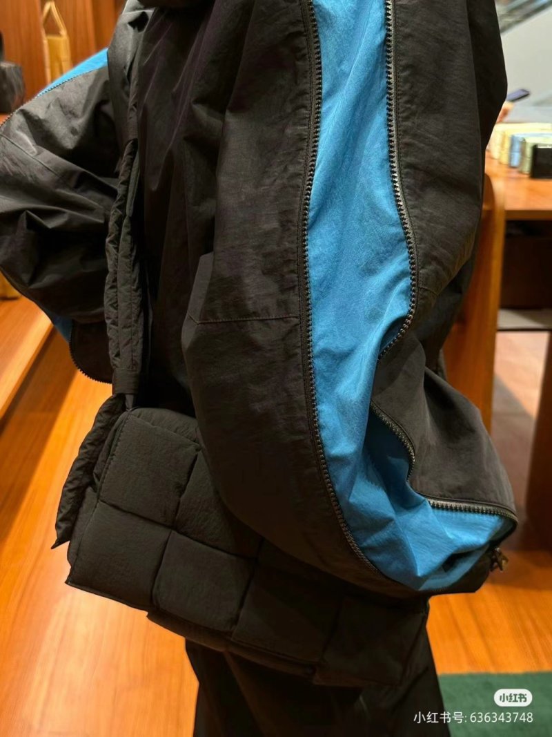 Bottega Veneta Navy Nylon Hooded Jacket view