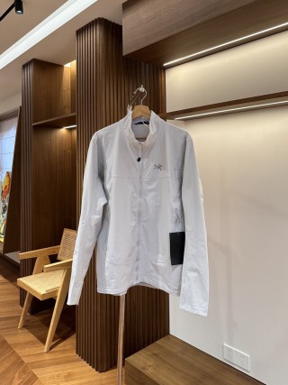 Arc'teryx White Shell Lightweight Jacket