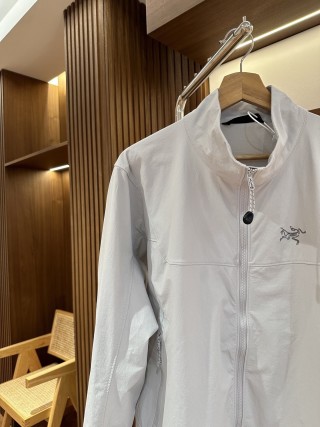 Arc'teryx White Shell Lightweight Jacket view 5