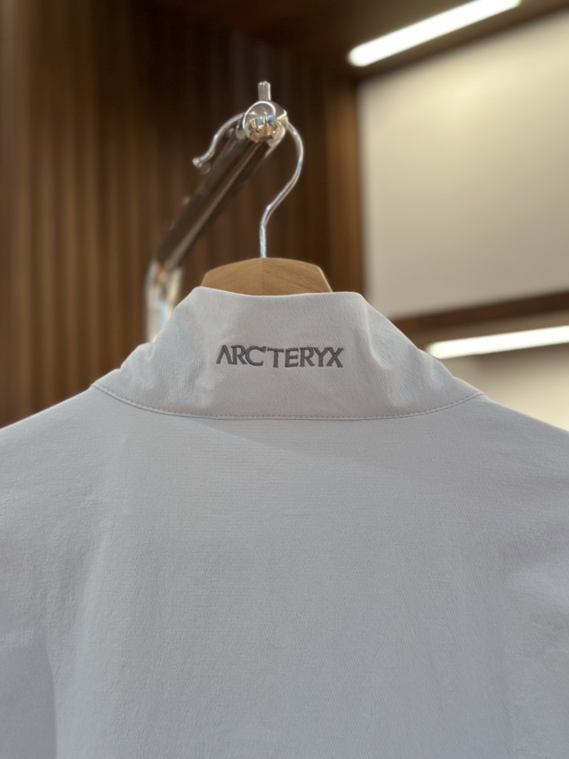 Arc'teryx Windbreaker Jacket White view