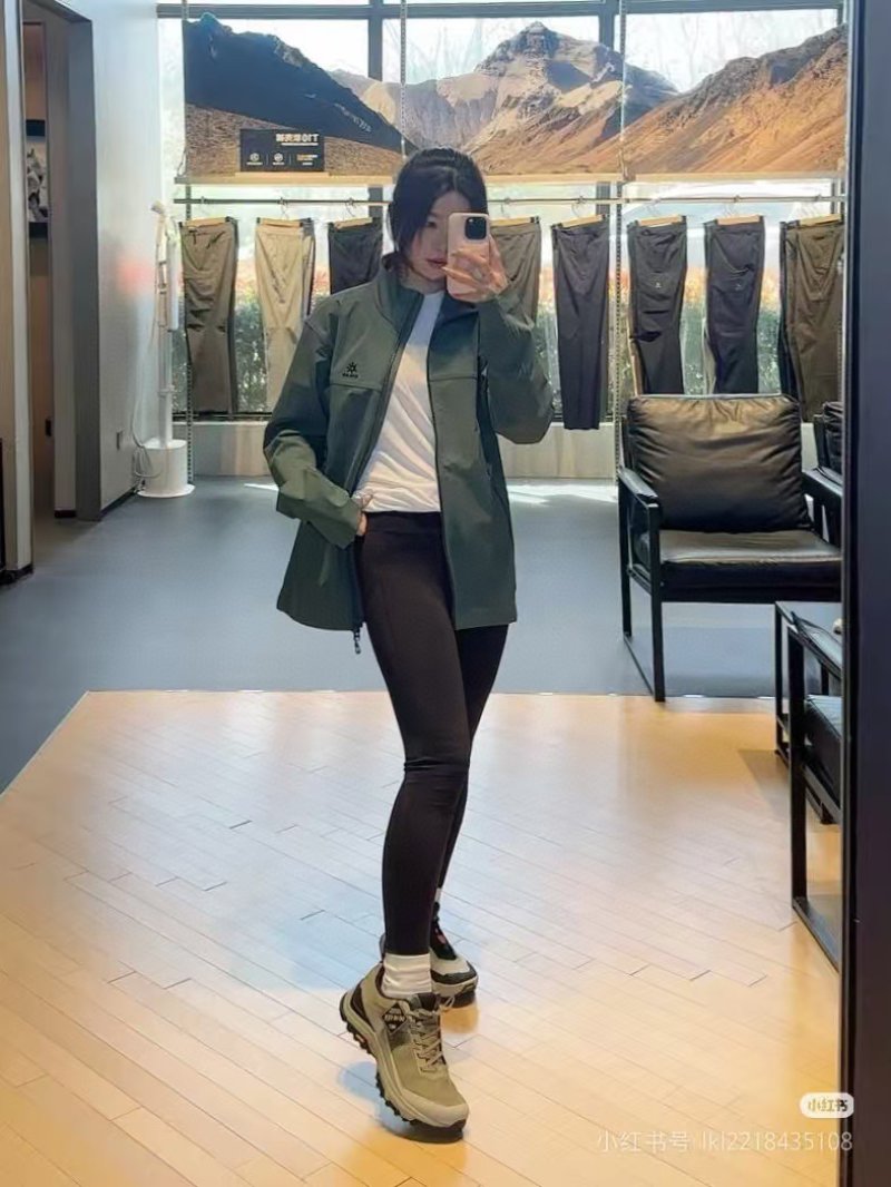 The North Face Olive Windbreaker Jacket Women
