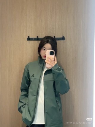 The North Face Olive Windbreaker Jacket Women view 3