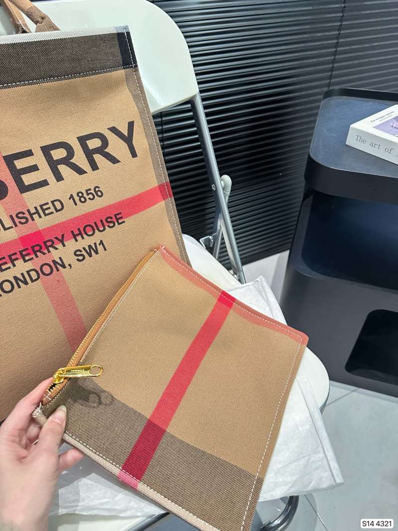 Burberry Horseferry House Tote Bag Tan view