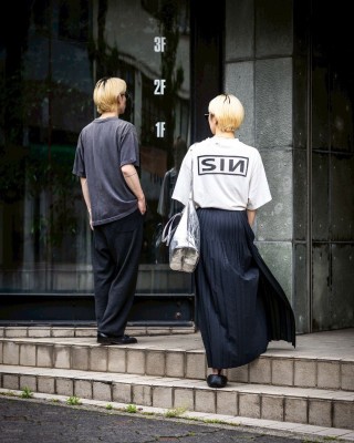 Charcoal Graphic Crown Print Oversized T-Shirt view 4