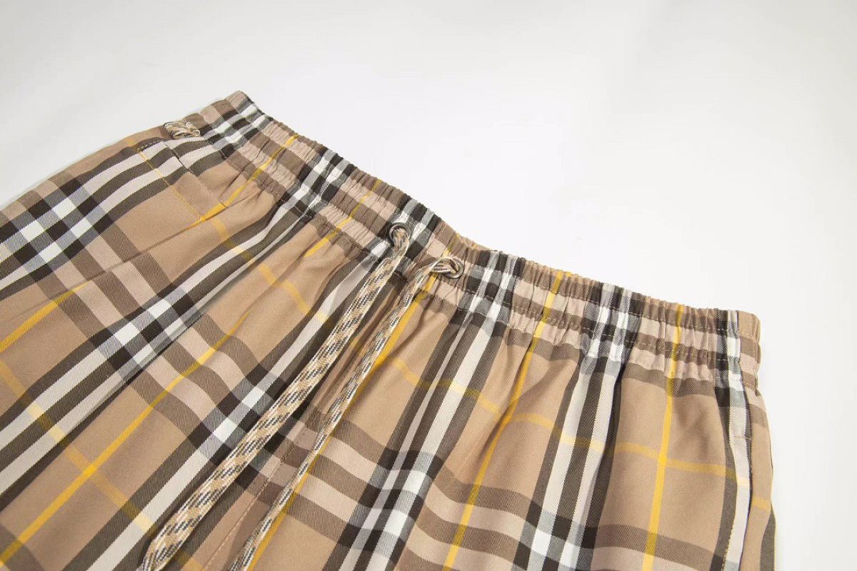 Burberry Check Shorts Beige & Navy view