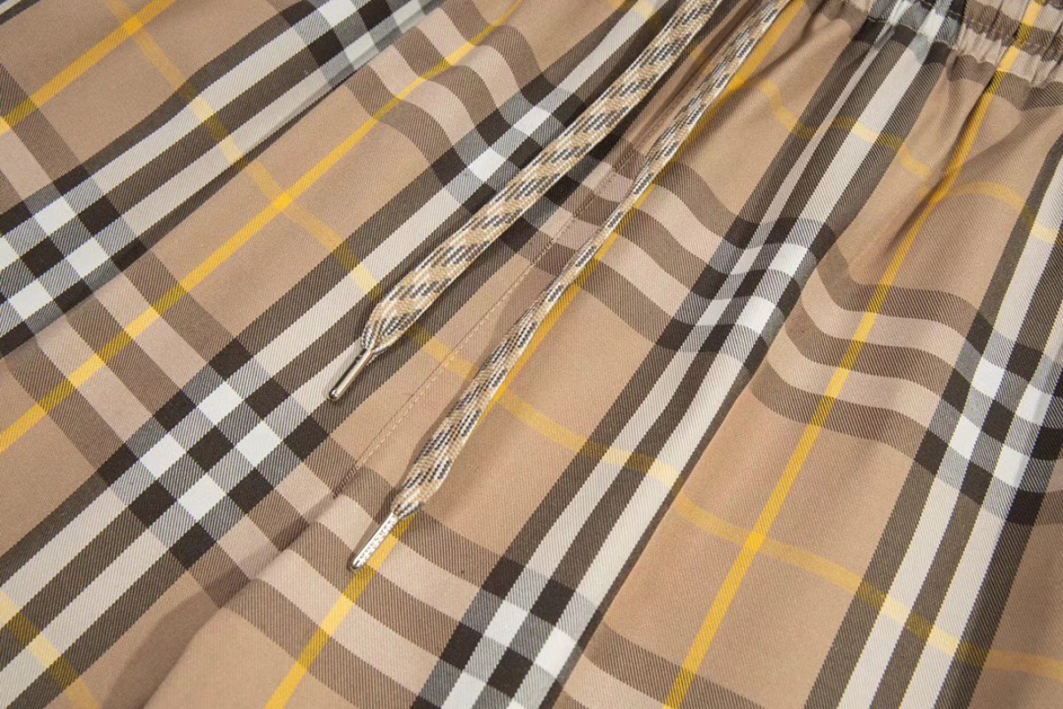 Burberry Check Shorts Beige & Navy view