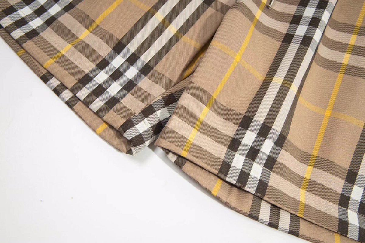Burberry Check Shorts Beige & Navy view