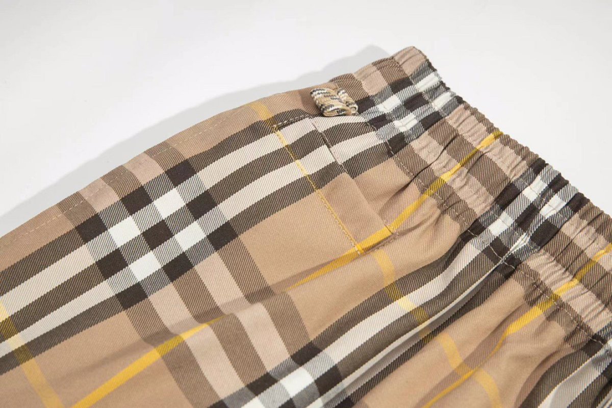 Burberry Check Shorts Beige & Navy view