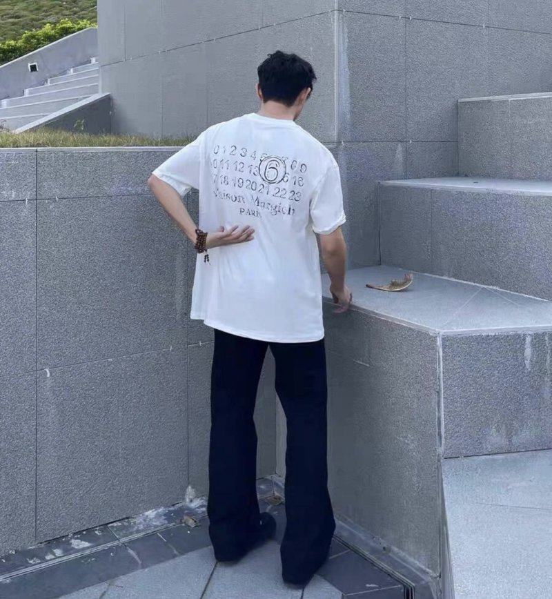 White Oversized Graphic Print T-Shirt