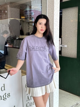 Balenciaga Outlined Logo Lavender T-Shirt view 3