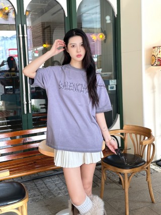 Balenciaga Outlined Logo Lavender T-Shirt view 7