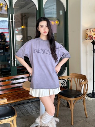 Balenciaga Outlined Logo Lavender T-Shirt view 8