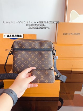 Louis Vuitton Pochette Trio Monogram Canvas Crossbody Bag Set view 2