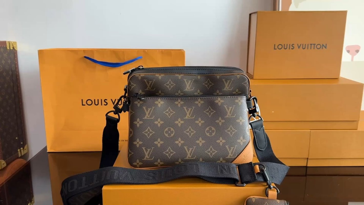 Louis Vuitton Monogram Canvas Crossbody Bag Black