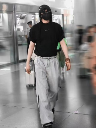 Balenciaga Black Logo T-Shirt view 8