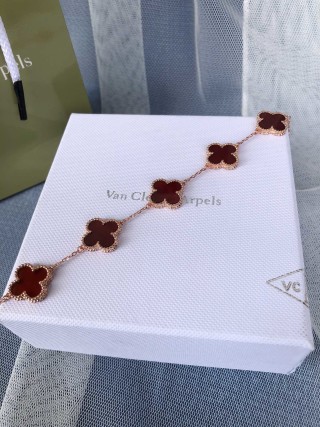 Van Cleef & Arpels Four Leaf Clover Bracelet Rose Gold view 2