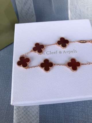 Van Cleef & Arpels Four Leaf Clover Bracelet Rose Gold view 4