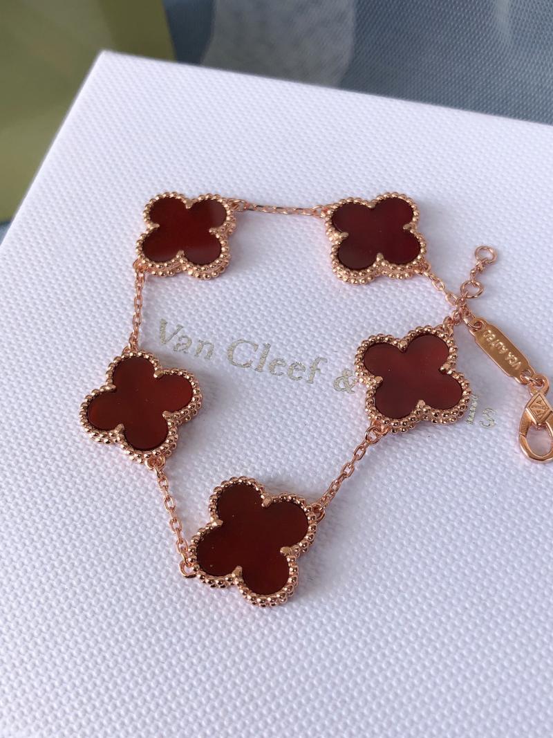 Van Cleef & Arpels Four Leaf Clover Bracelet Rose Gold view