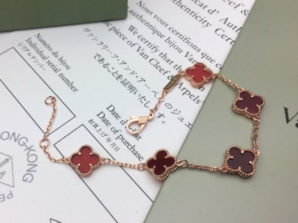 Van Cleef & Arpels Four Leaf Clover Bracelet Rose Gold view 9