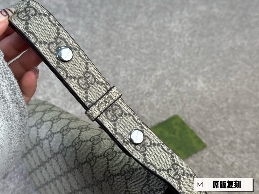 Gucci 1955 Horsebit Shoulder Bag – Beige Monogram view