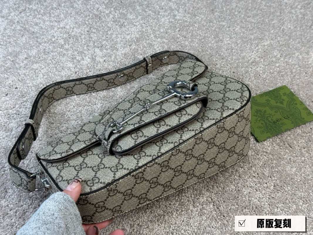 Gucci 1955 Horsebit Shoulder Bag – Beige Monogram view