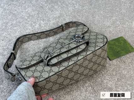 Gucci 1955 Horsebit Shoulder Bag – Beige Monogram view 4