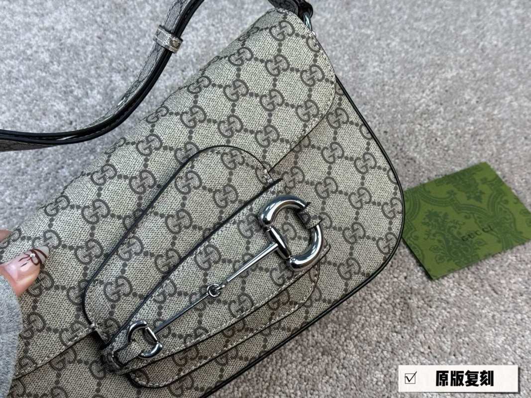 Gucci 1955 Horsebit Shoulder Bag – Beige Monogram view