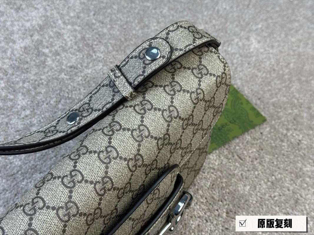 Gucci 1955 Horsebit Shoulder Bag – Beige Monogram view