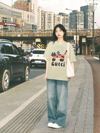 Gucci Playful Cat & Fruit Print Cream T-Shirt