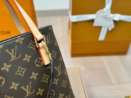 Louis Vuitton Vivian Monogram Canvas Tote Bag Brown view 3