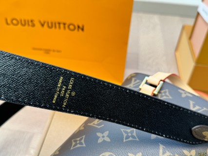 Louis Vuitton Vivian Monogram Canvas Tote Bag Brown view 8