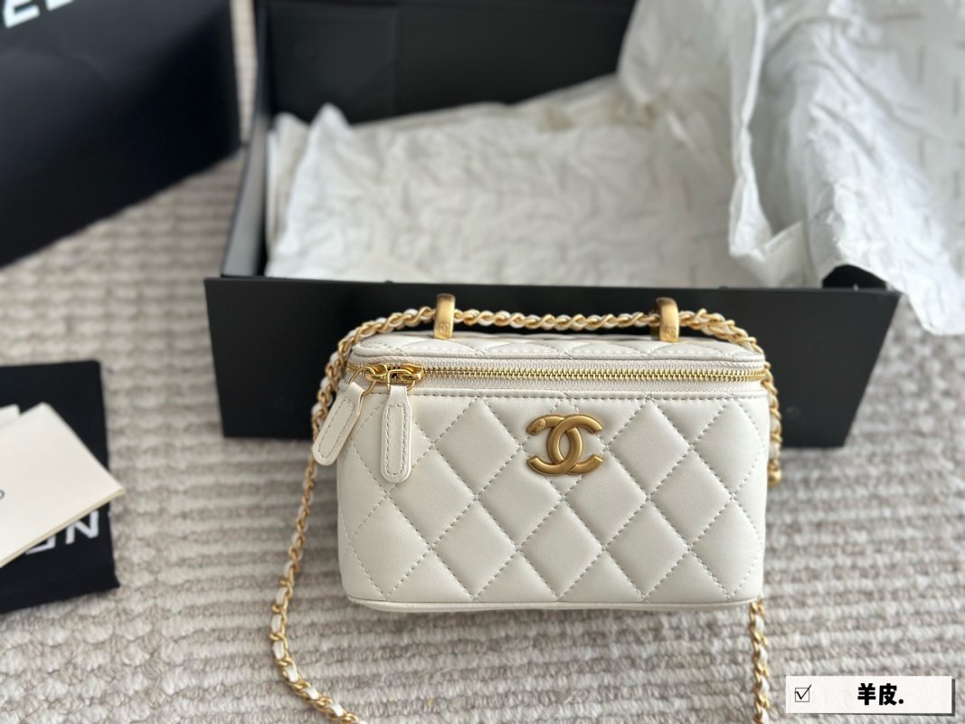 Chanel Quilted Vanity Case Bag White Lambskin Gold Chain