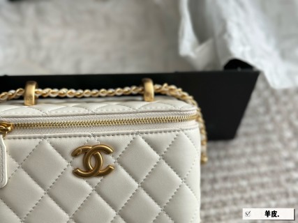 Chanel Quilted Vanity Case Bag White Lambskin Gold Chain view 2