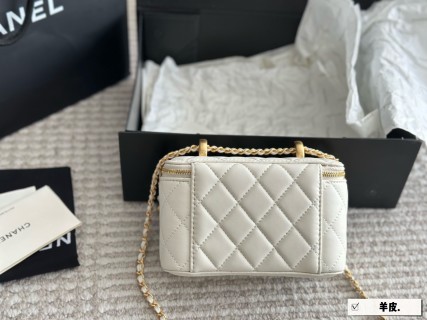 Chanel Quilted Vanity Case Bag White Lambskin Gold Chain view 4