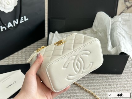 Chanel Quilted Vanity Case Bag White Lambskin Gold Chain view 8