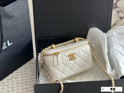 Chanel Quilted Vanity Case Bag White Lambskin Gold Chain view 9