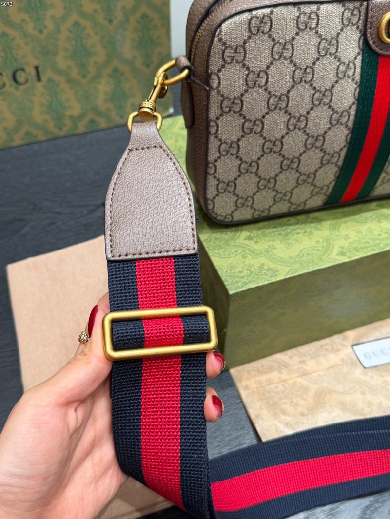 Gucci Ophidia GG Camera Bag Beige/Ebony view